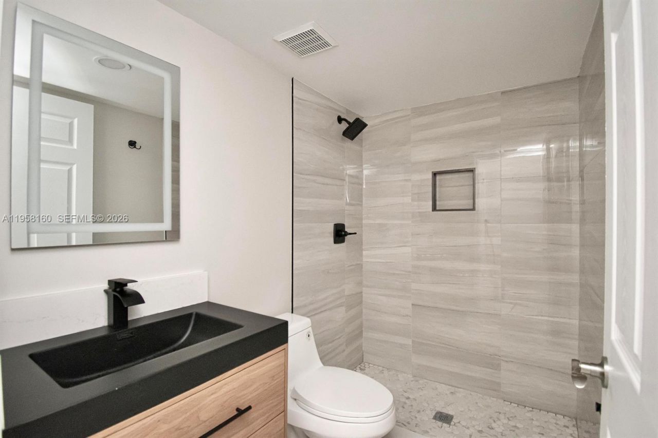 4240 Village Dr, Unit B, Delray Beach, FL 33445 Photo