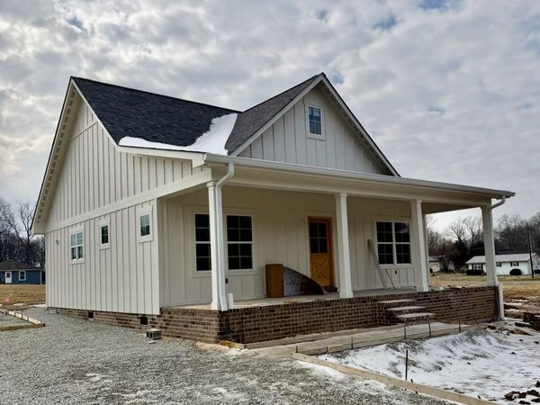 909 Hickory St , Lawrenceburg, TN 38464