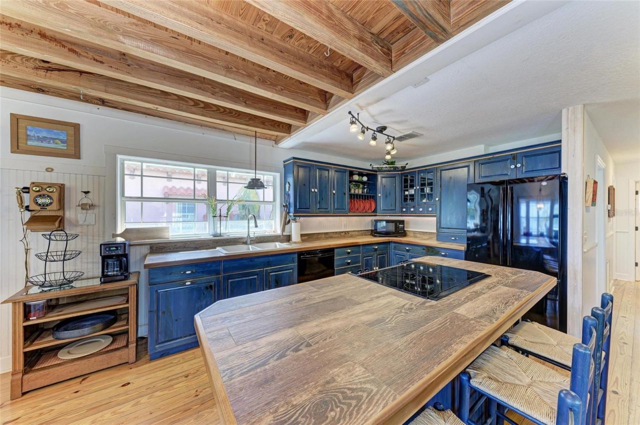 2308 Canasta Drive, Bradenton Beach, FL 34217 Photo