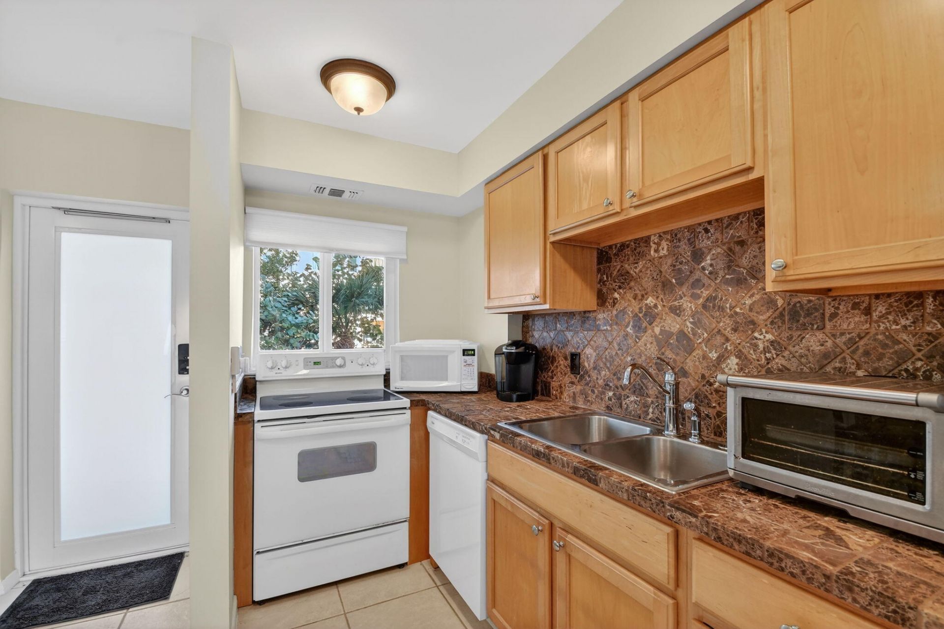 33 Ocean Avenue, Unit 202, Palm Beach Shores, FL 33404 Photo