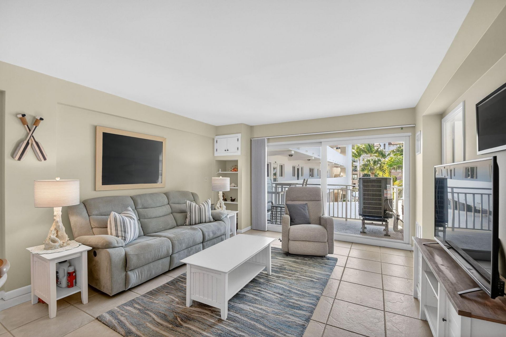 33 Ocean Avenue, Unit 202, Palm Beach Shores, FL 33404 Photo