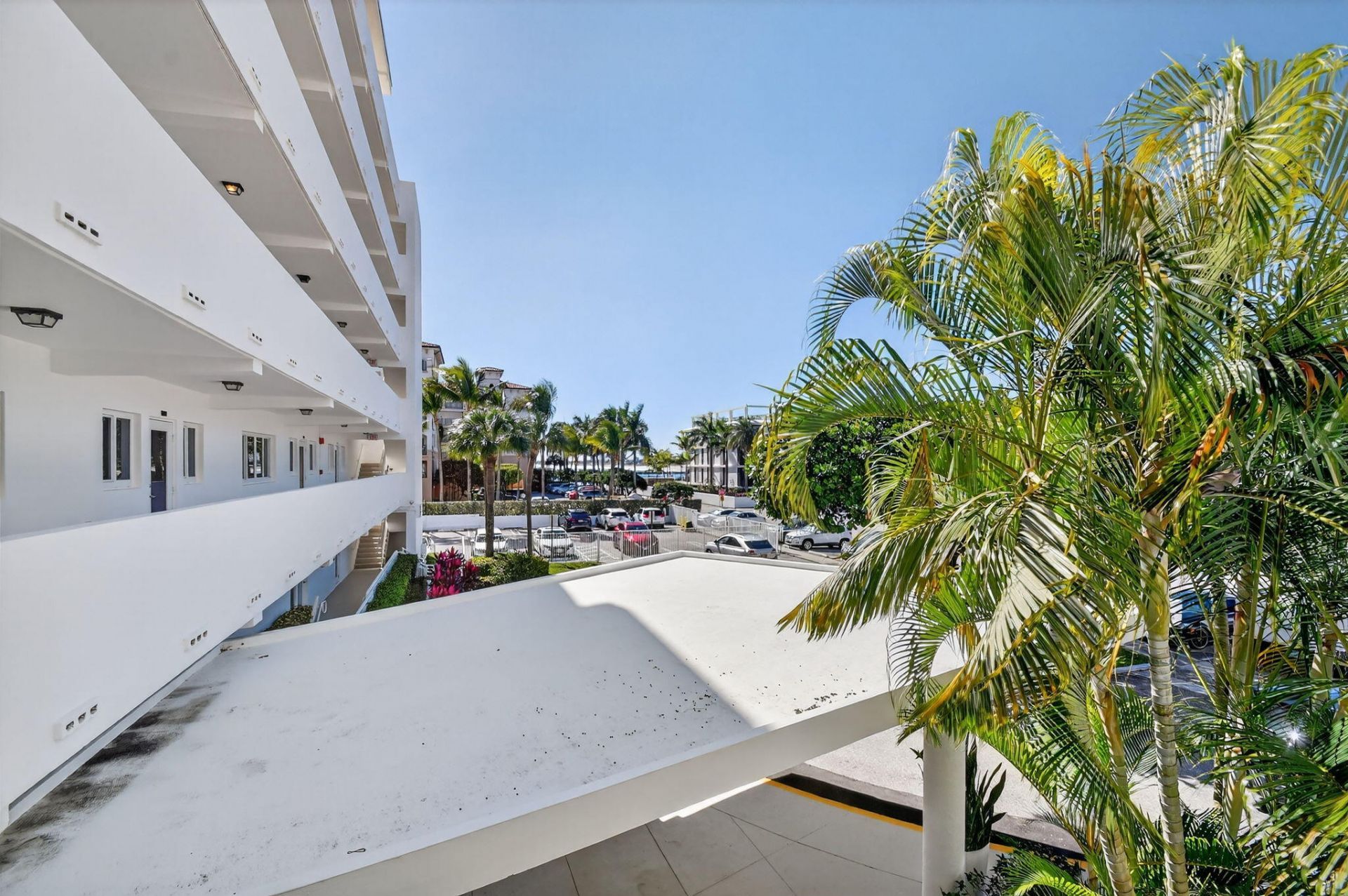 33 Ocean Avenue, Unit 202, Palm Beach Shores, FL 33404 Photo