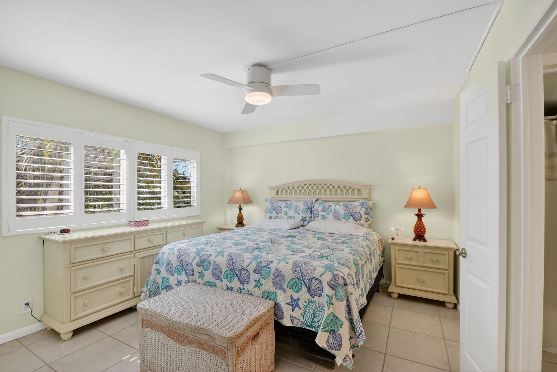 33 Ocean Avenue, Unit 202, Palm Beach Shores, FL 33404 Photo