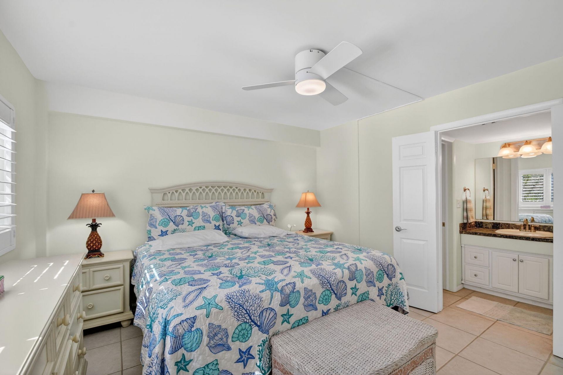 33 Ocean Avenue, Unit 202, Palm Beach Shores, FL 33404 Photo
