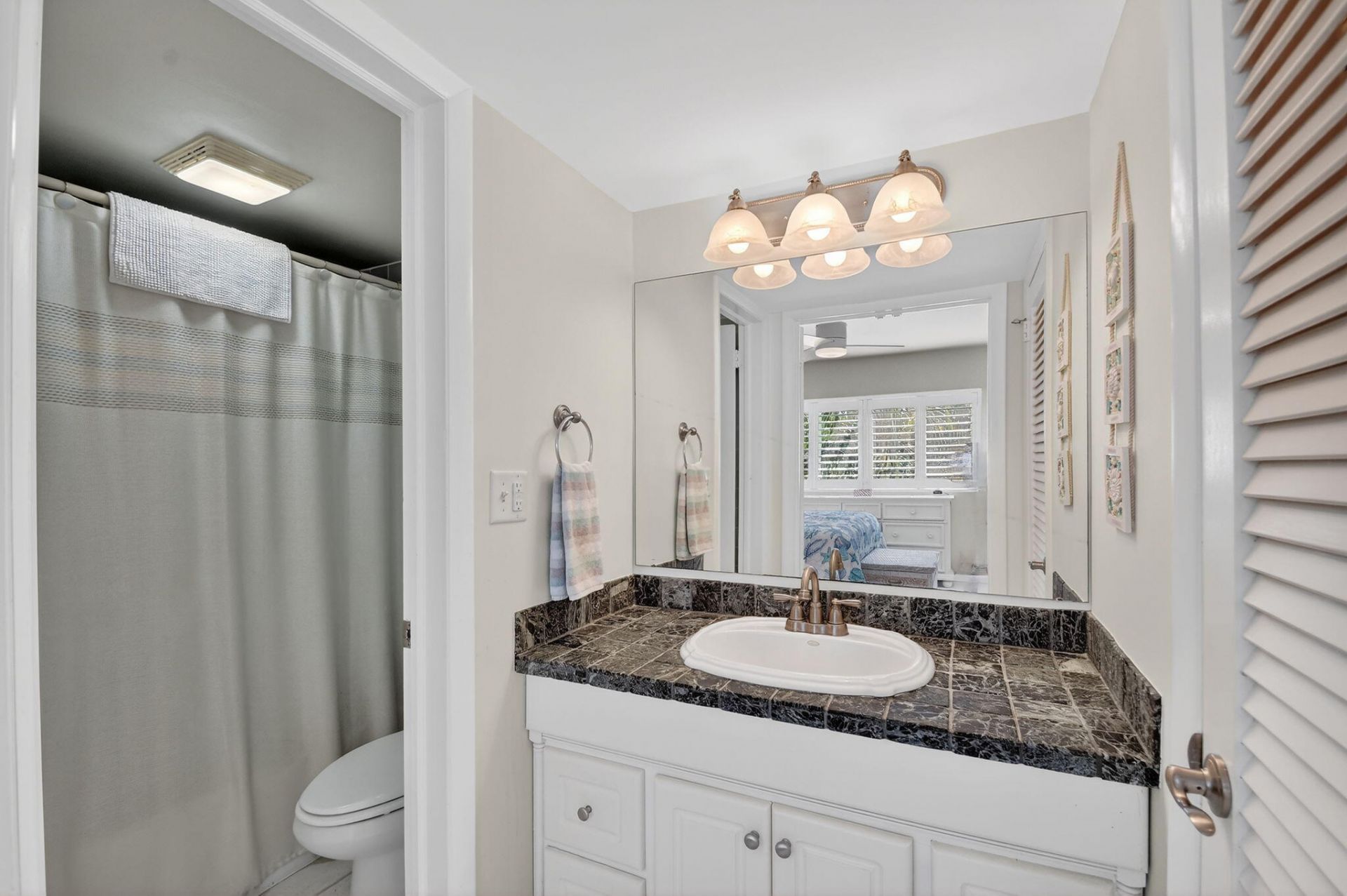 33 Ocean Avenue, Unit 202, Palm Beach Shores, FL 33404 Photo