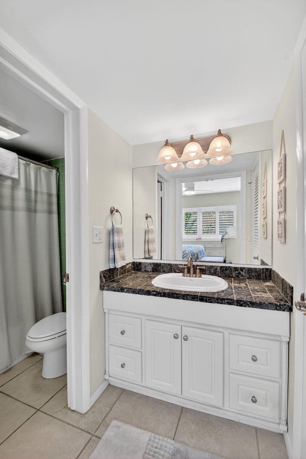 33 Ocean Avenue, Unit 202, Palm Beach Shores, FL 33404 Photo