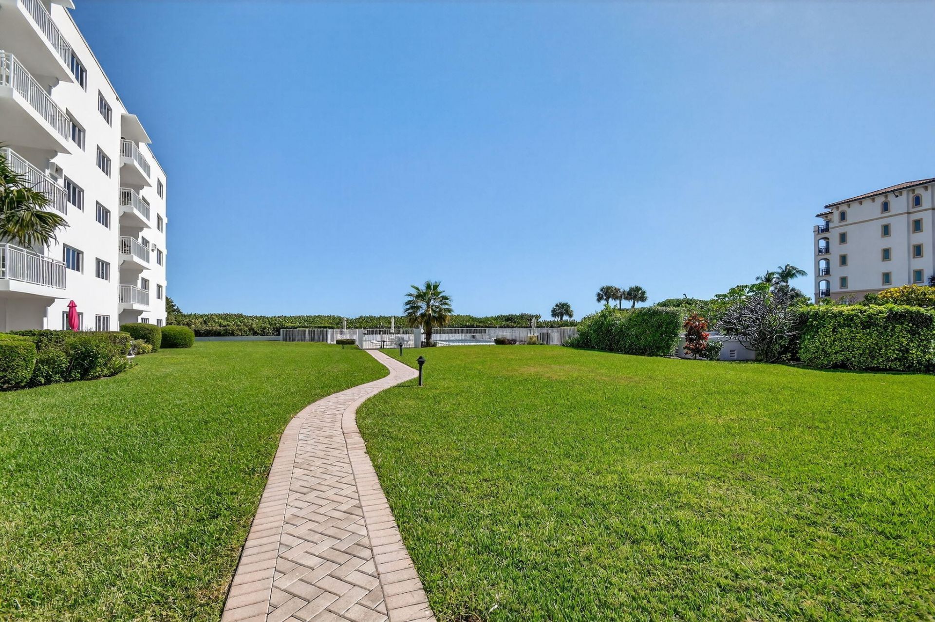 33 Ocean Avenue, Unit 202, Palm Beach Shores, FL 33404 Photo