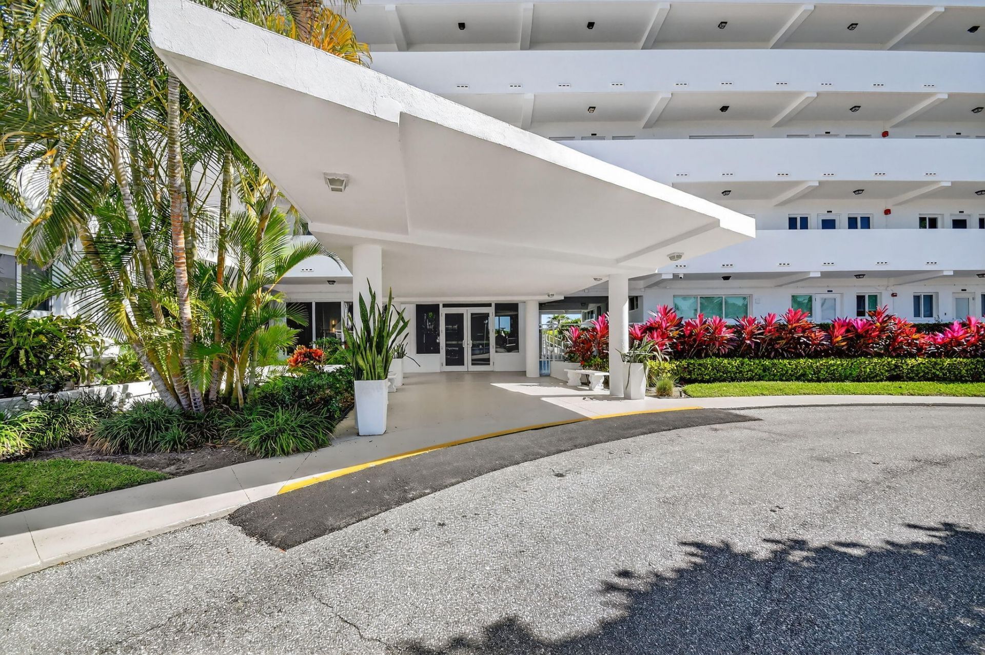 33 Ocean Avenue, Unit 202, Palm Beach Shores, FL 33404 Photo