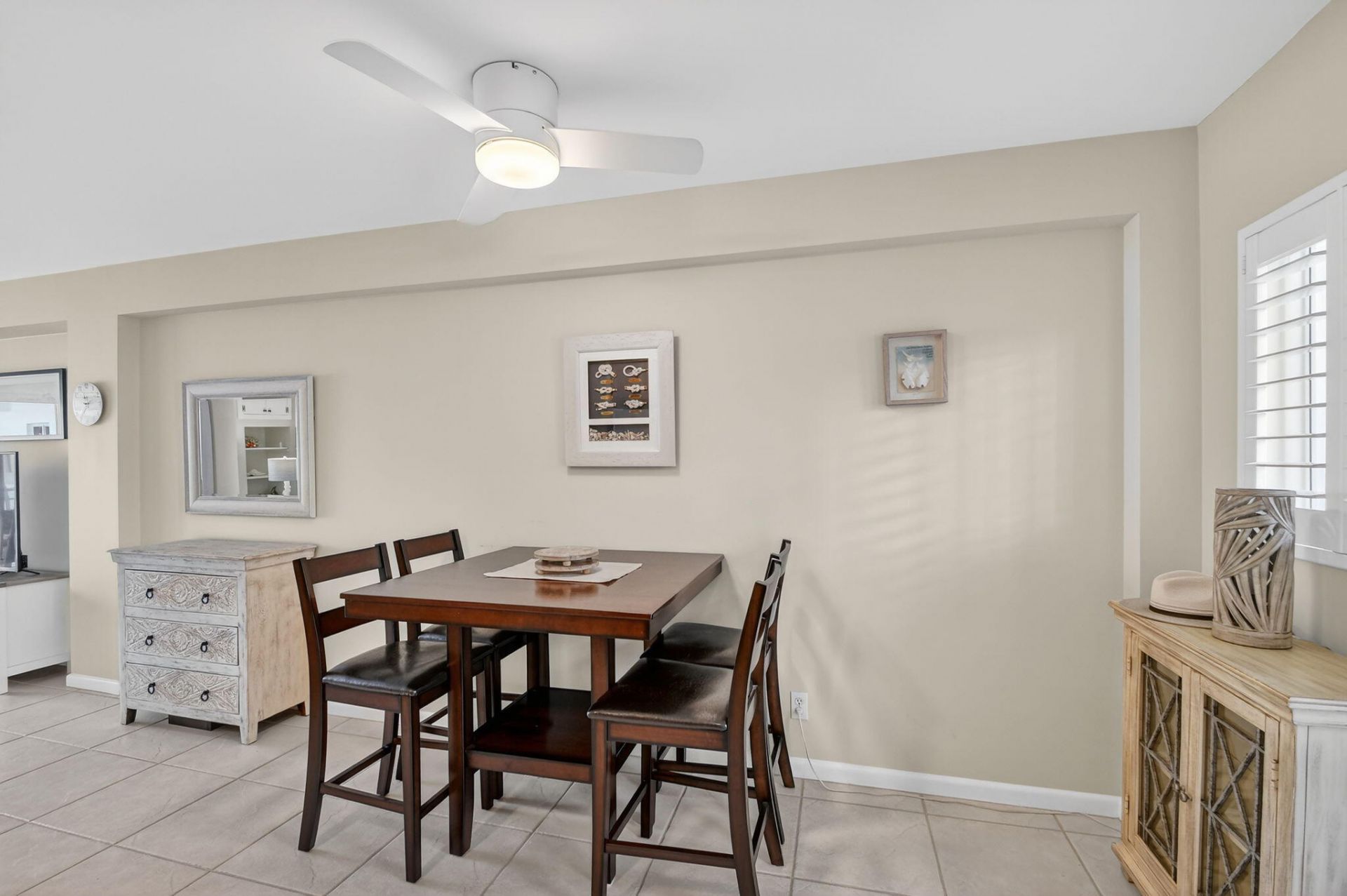 33 Ocean Avenue, Unit 202, Palm Beach Shores, FL 33404 Photo