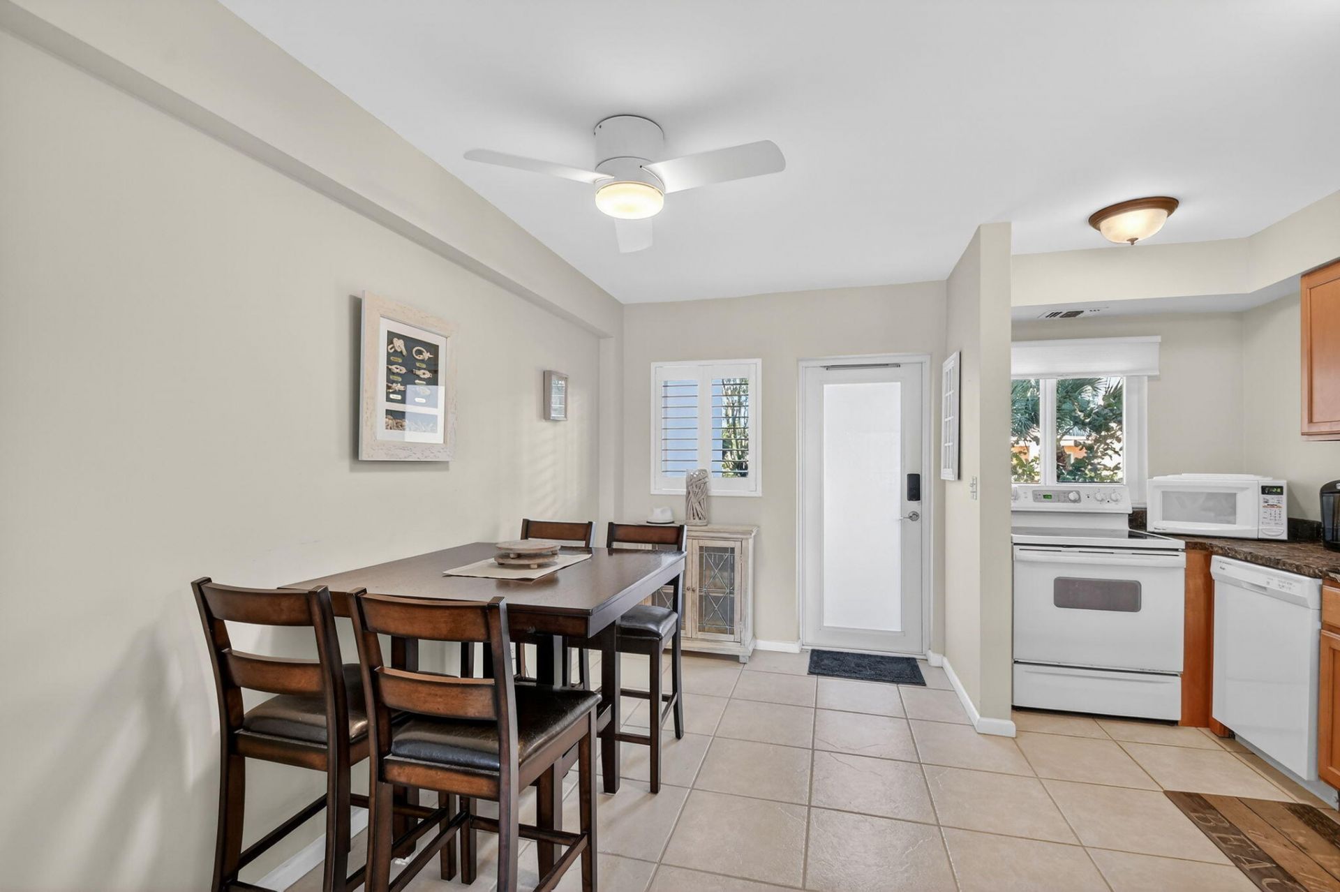 33 Ocean Avenue, Unit 202, Palm Beach Shores, FL 33404 Photo