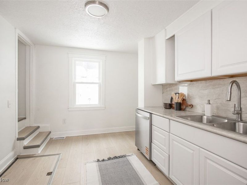 6210 Pear Avenue, Cleveland, OH 44102 Photo 11