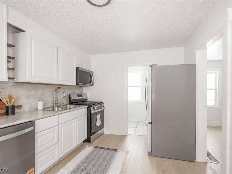 6210 Pear Avenue, Cleveland, OH 44102 Photo 9