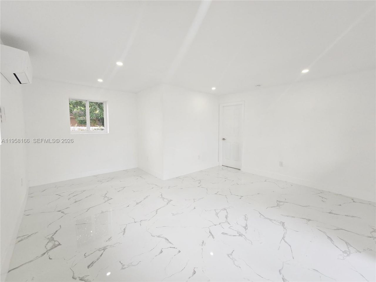 2530 NW 111th St , Miami, FL 33167 Photo