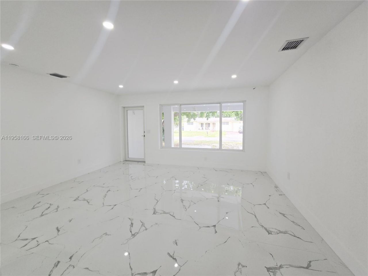 2530 NW 111th St , Miami, FL 33167 Photo