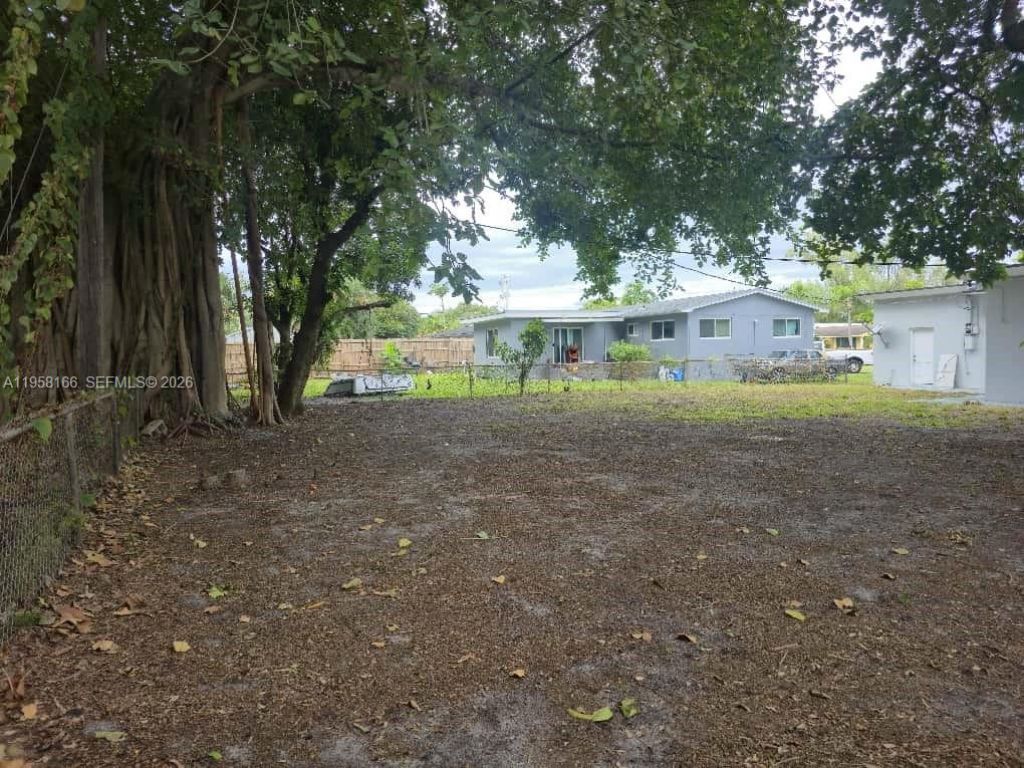 2530 NW 111th St , Miami, FL 33167 Photo