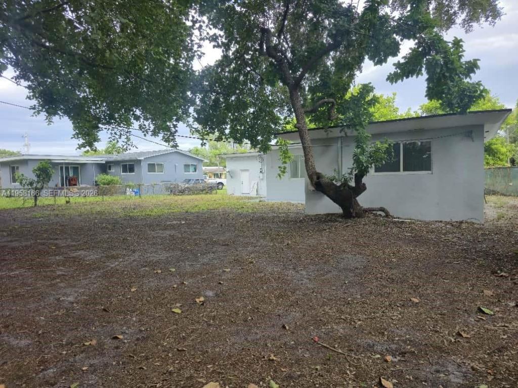 2530 NW 111th St , Miami, FL 33167 Photo