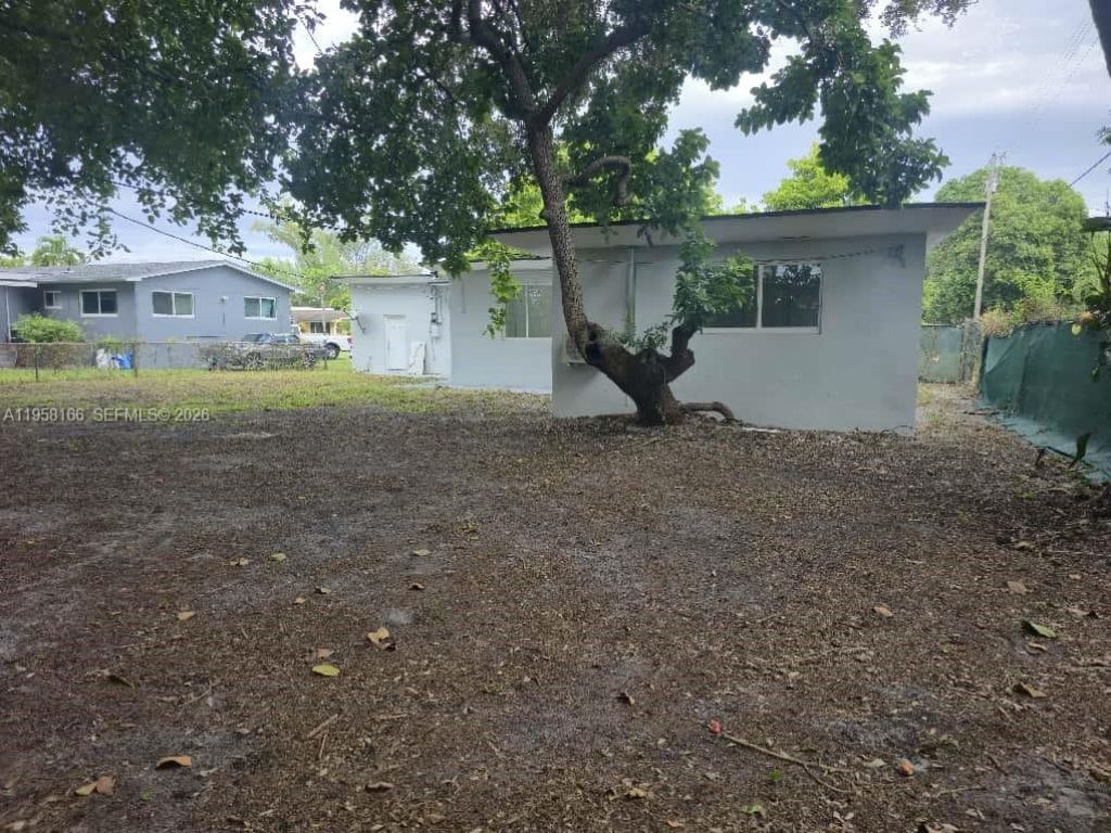 2530 NW 111th St , Miami, FL 33167 Photo