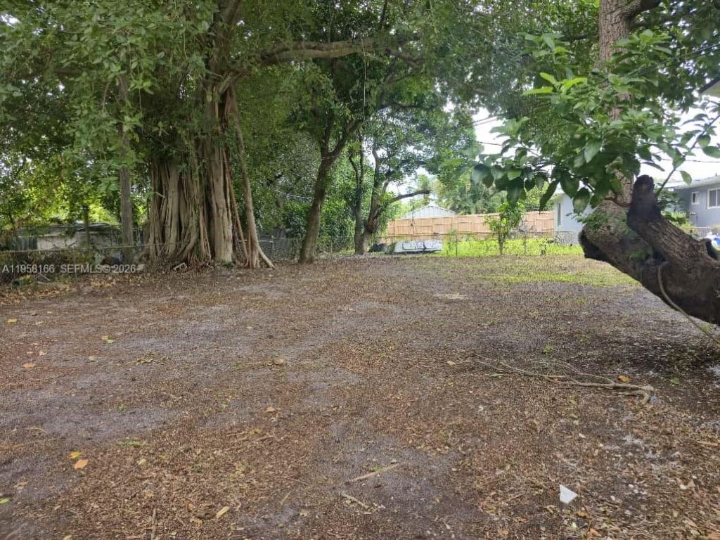 2530 NW 111th St , Miami, FL 33167 Photo