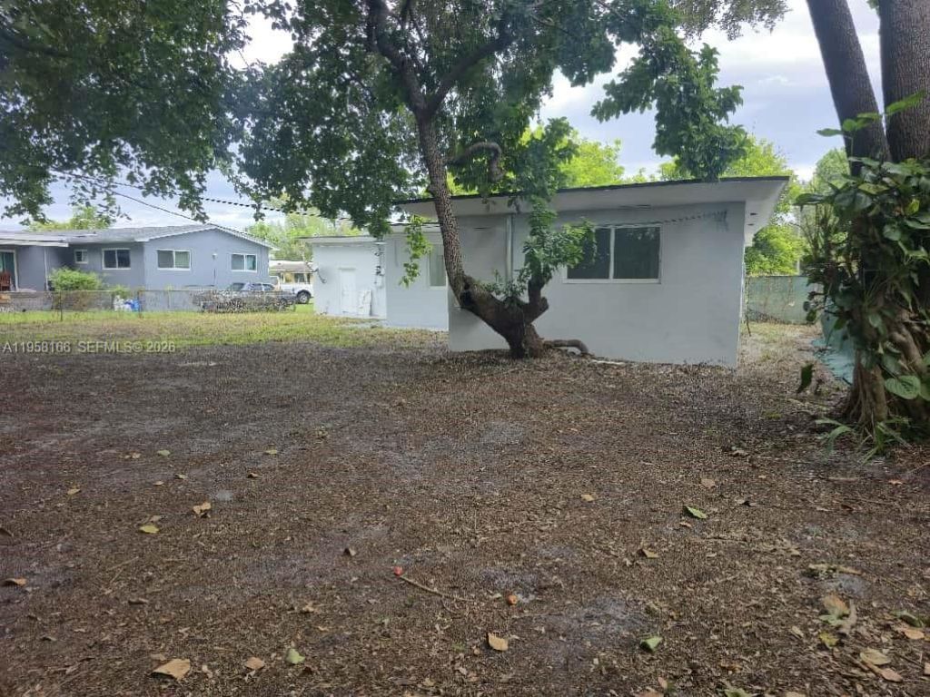 2530 NW 111th St , Miami, FL 33167 Photo