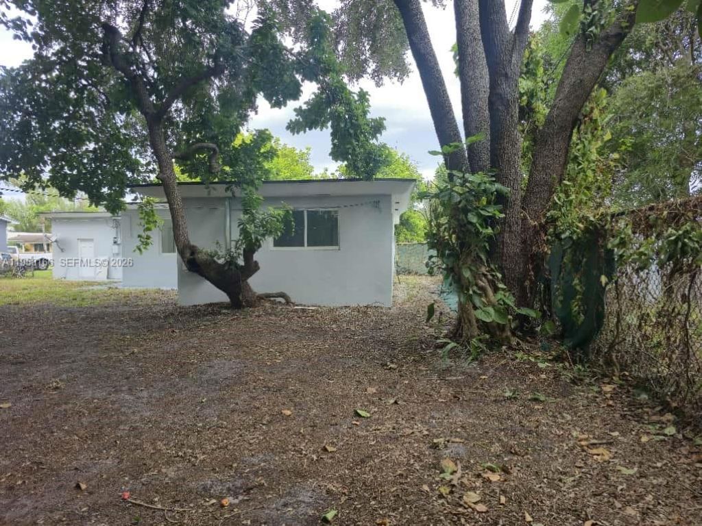 2530 NW 111th St , Miami, FL 33167 Photo
