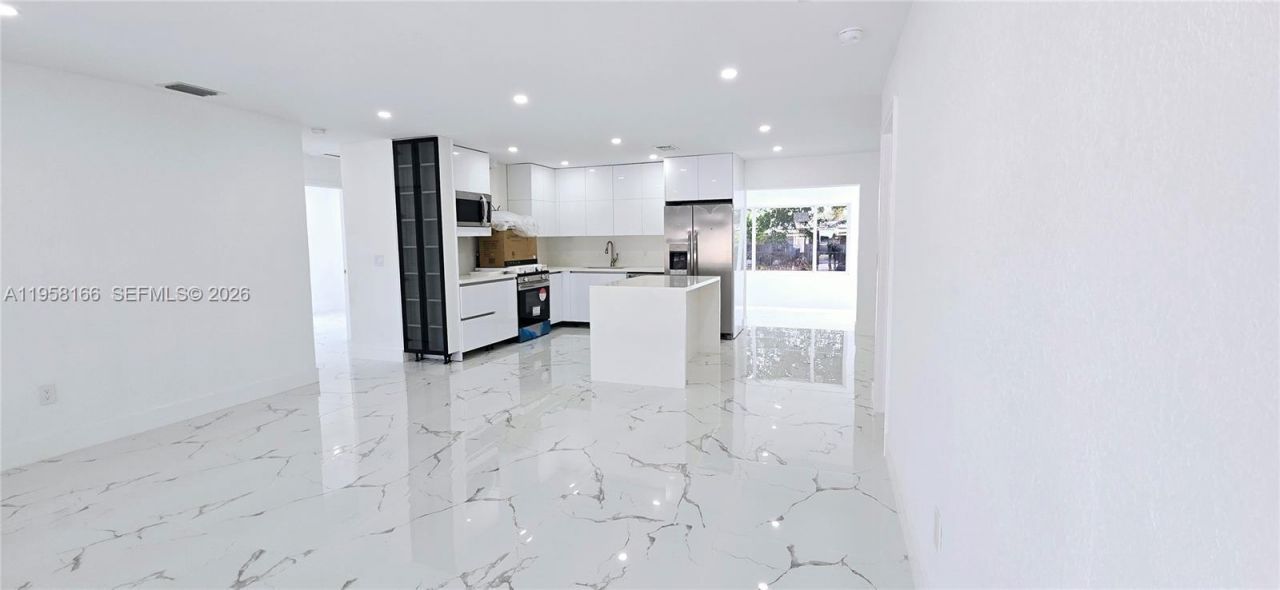 2530 NW 111th St , Miami, FL 33167 Photo