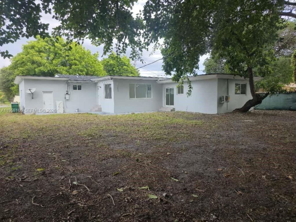 2530 NW 111th St , Miami, FL 33167 Photo