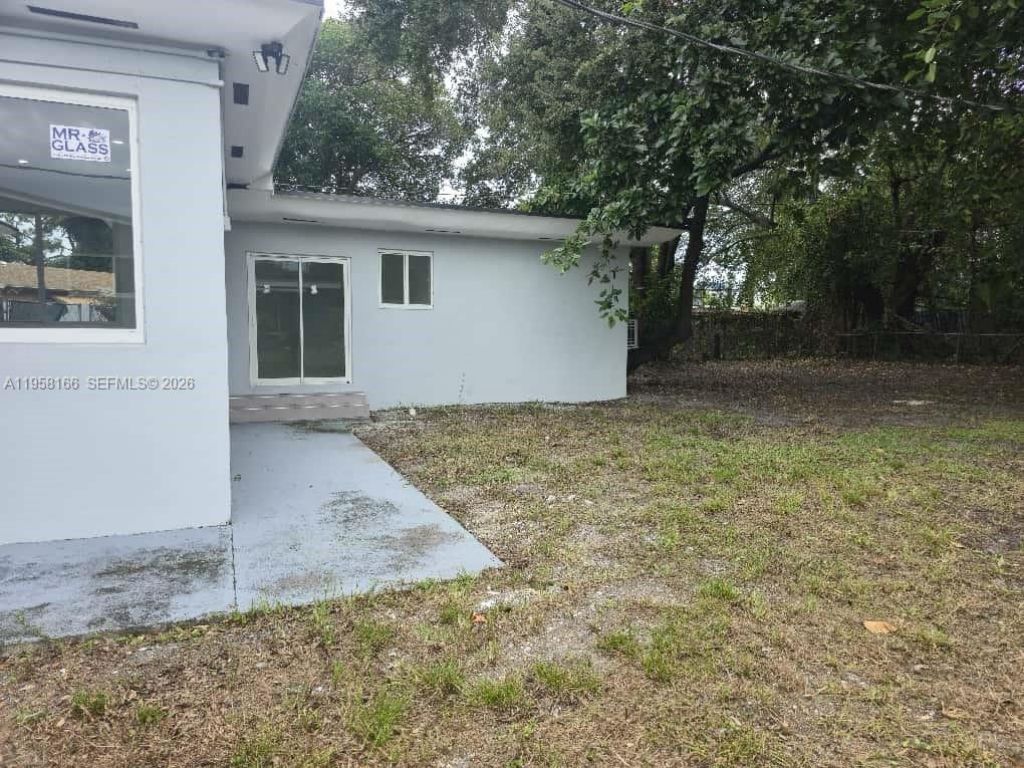 2530 NW 111th St , Miami, FL 33167 Photo