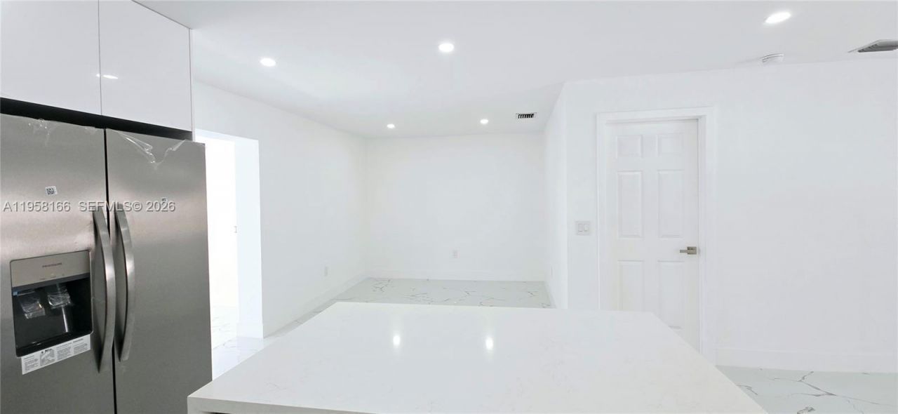 2530 NW 111th St , Miami, FL 33167 Photo