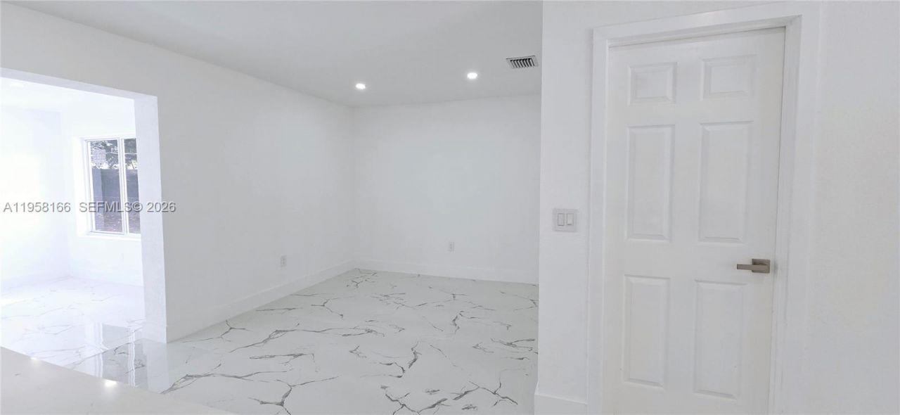 2530 NW 111th St , Miami, FL 33167 Photo