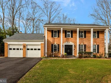 12111 HOLLY KNOLL CIRCLE, GREAT FALLS, VA 22066