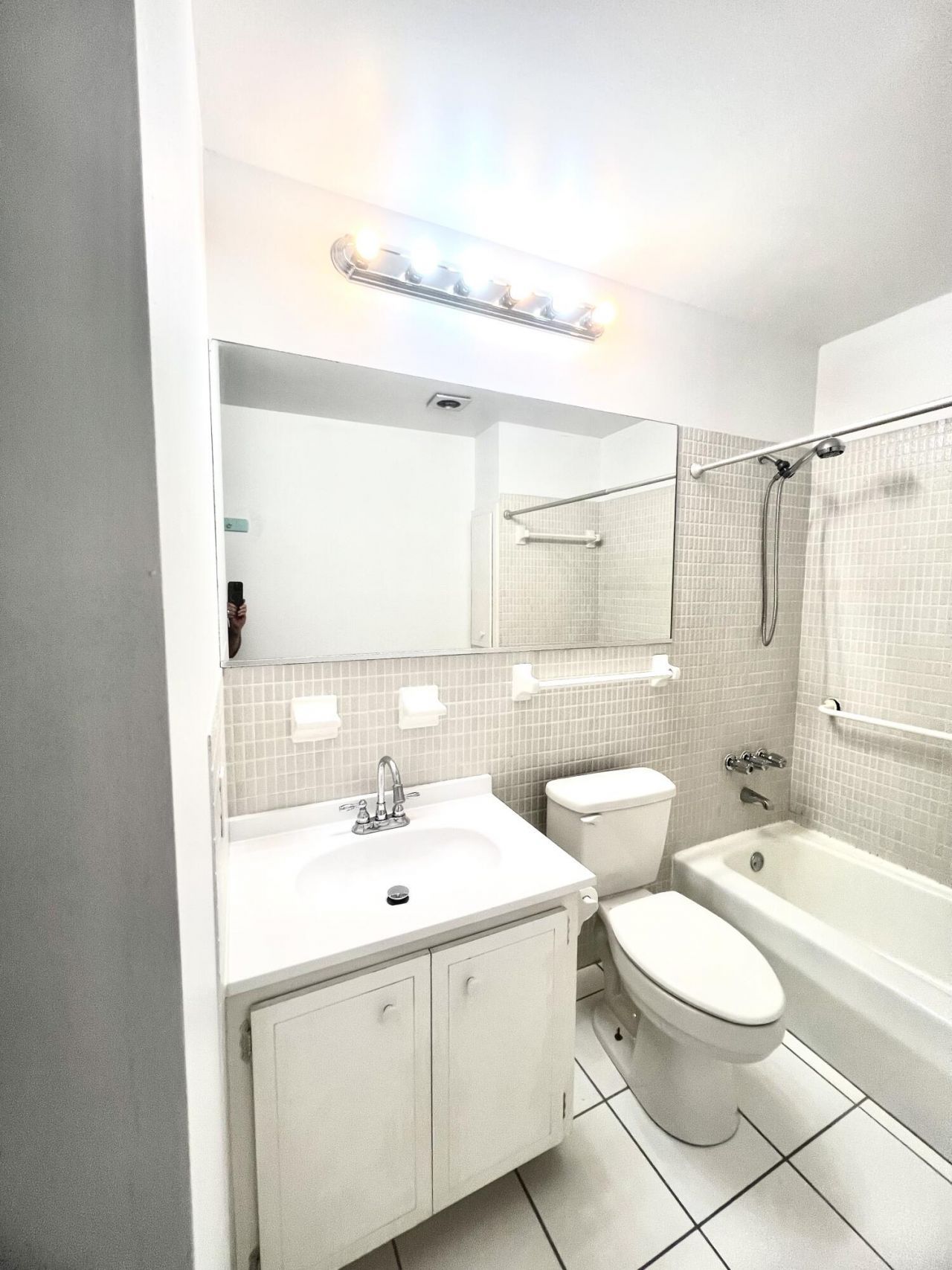 2191 NE 68th Street, Unit 427, Fort Lauderdale, FL 33308 Photo