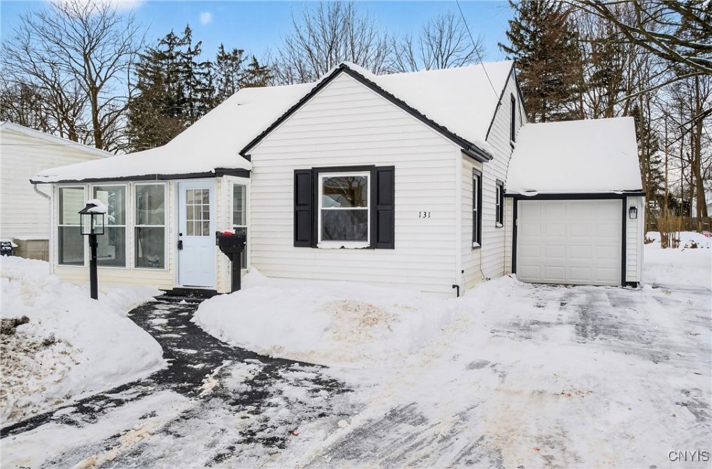 131 Hazelhurst Avenue, North Syracuse, NY 13212 Main Photo