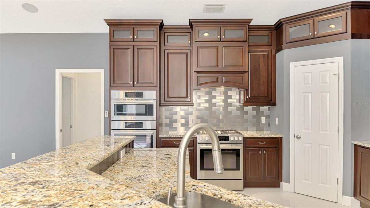 4900 Old Oakleaf Drive, Sarasota, FL 34233 Photo