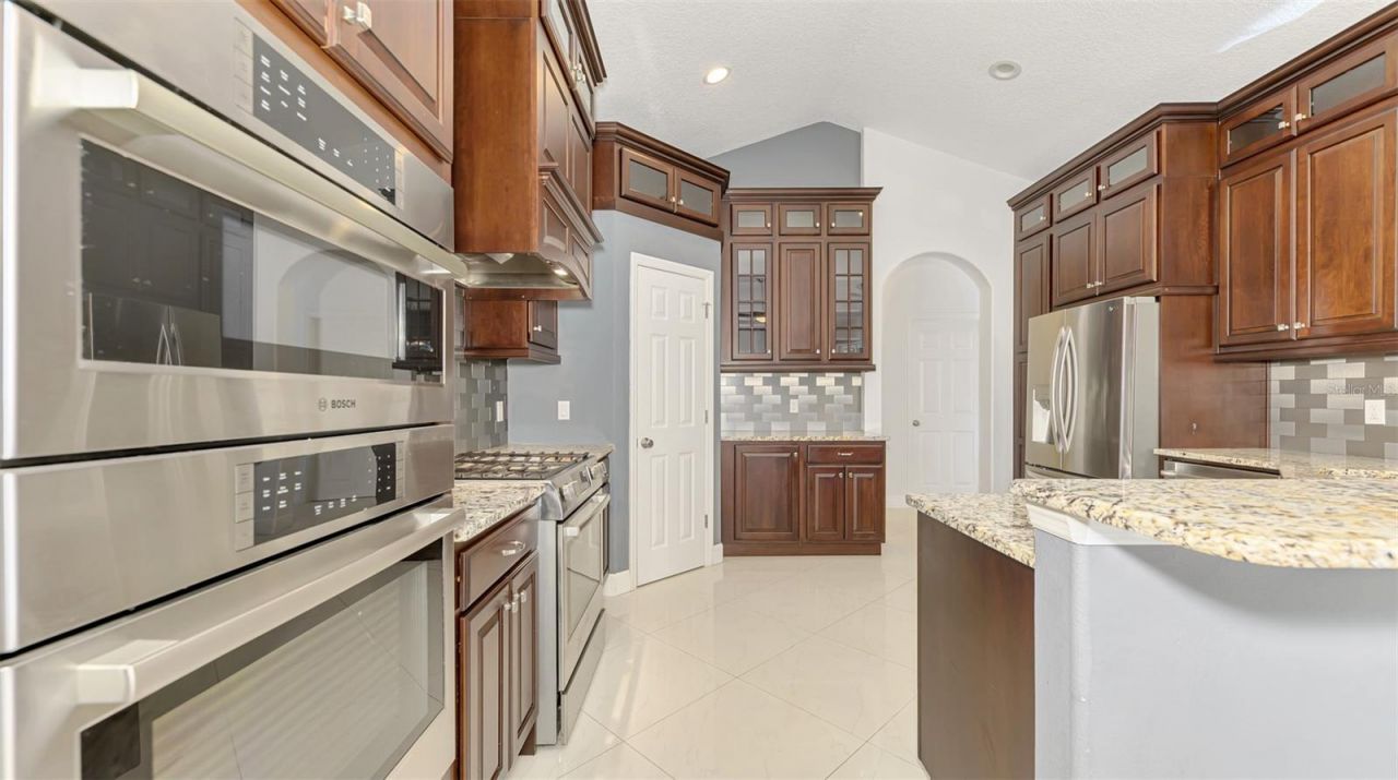 4900 Old Oakleaf Drive, Sarasota, FL 34233 Photo