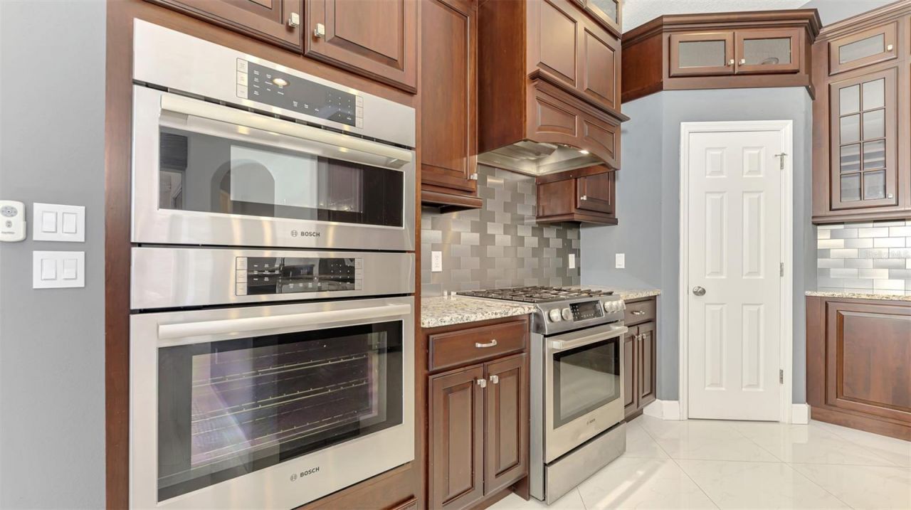 4900 Old Oakleaf Drive, Sarasota, FL 34233 Photo