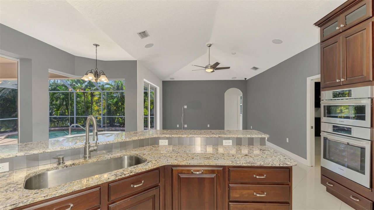 4900 Old Oakleaf Drive, Sarasota, FL 34233 Photo