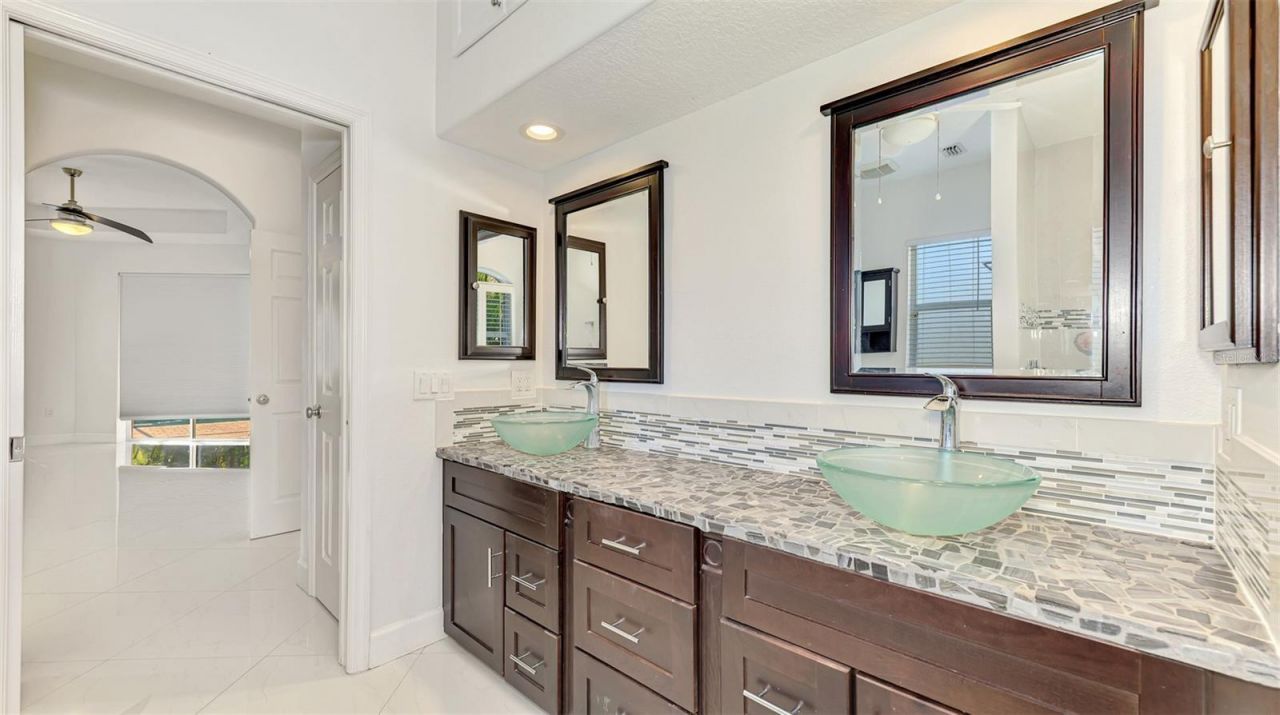 4900 Old Oakleaf Drive, Sarasota, FL 34233 Photo