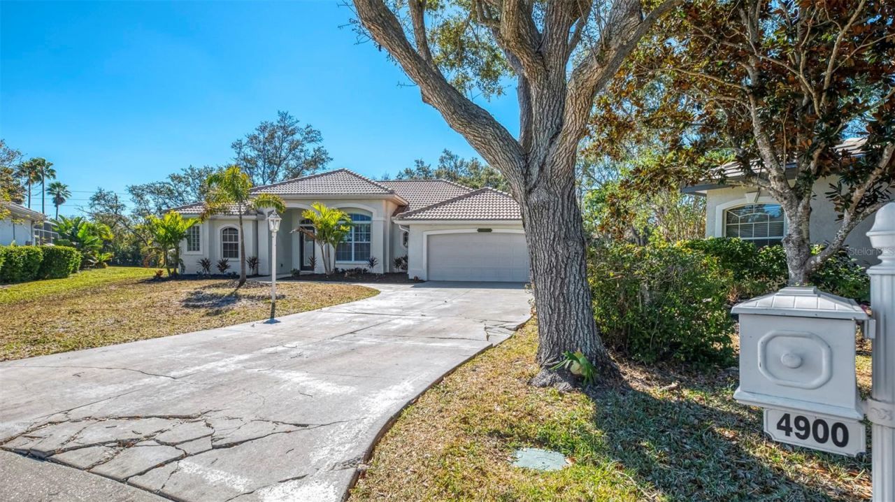 4900 Old Oakleaf Drive, Sarasota, FL 34233 Photo
