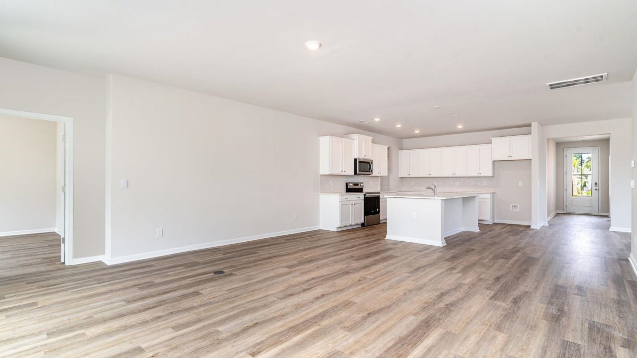 7031 Cinnamon Dr Photo 4