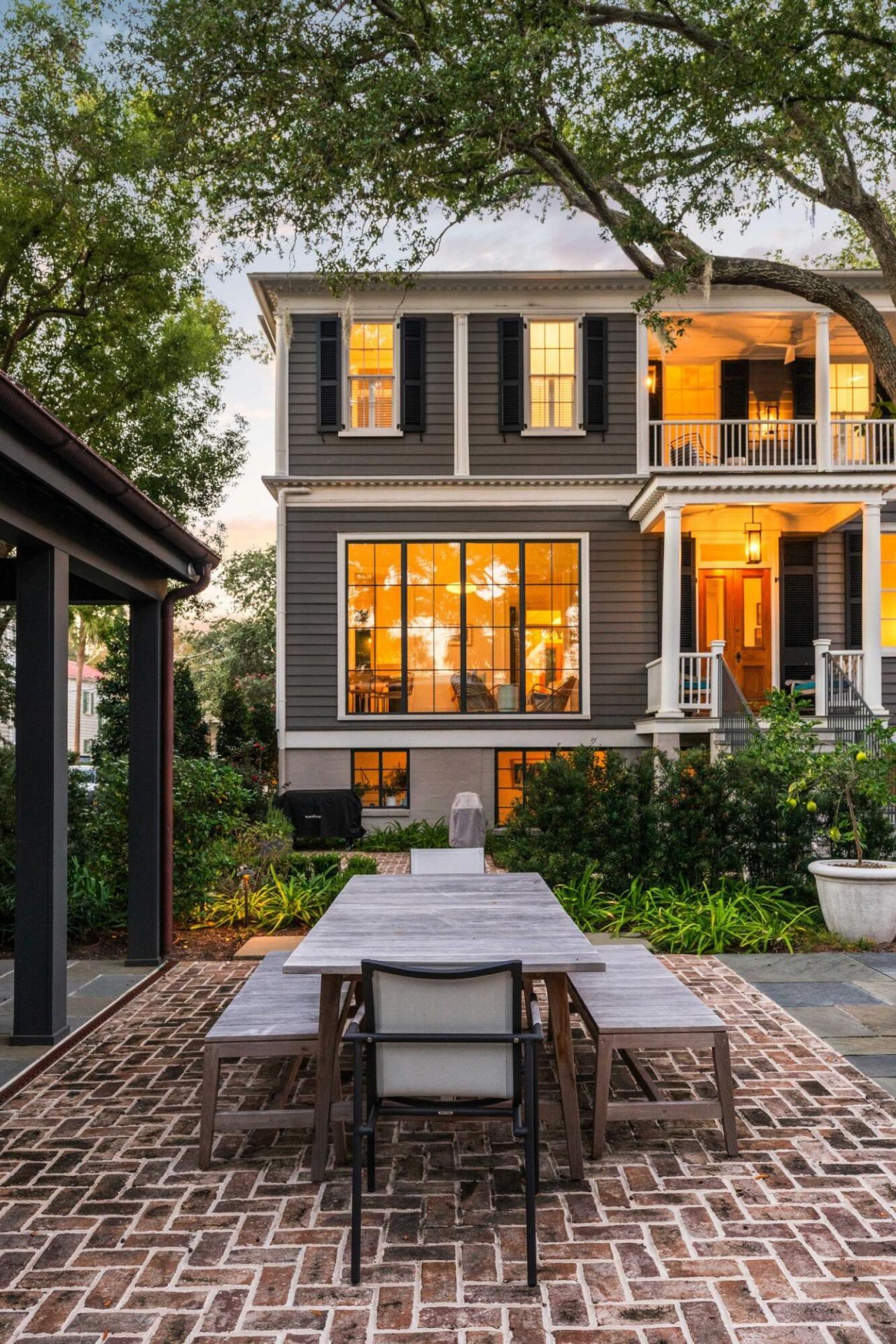 169 Wentworth Street Photo 100