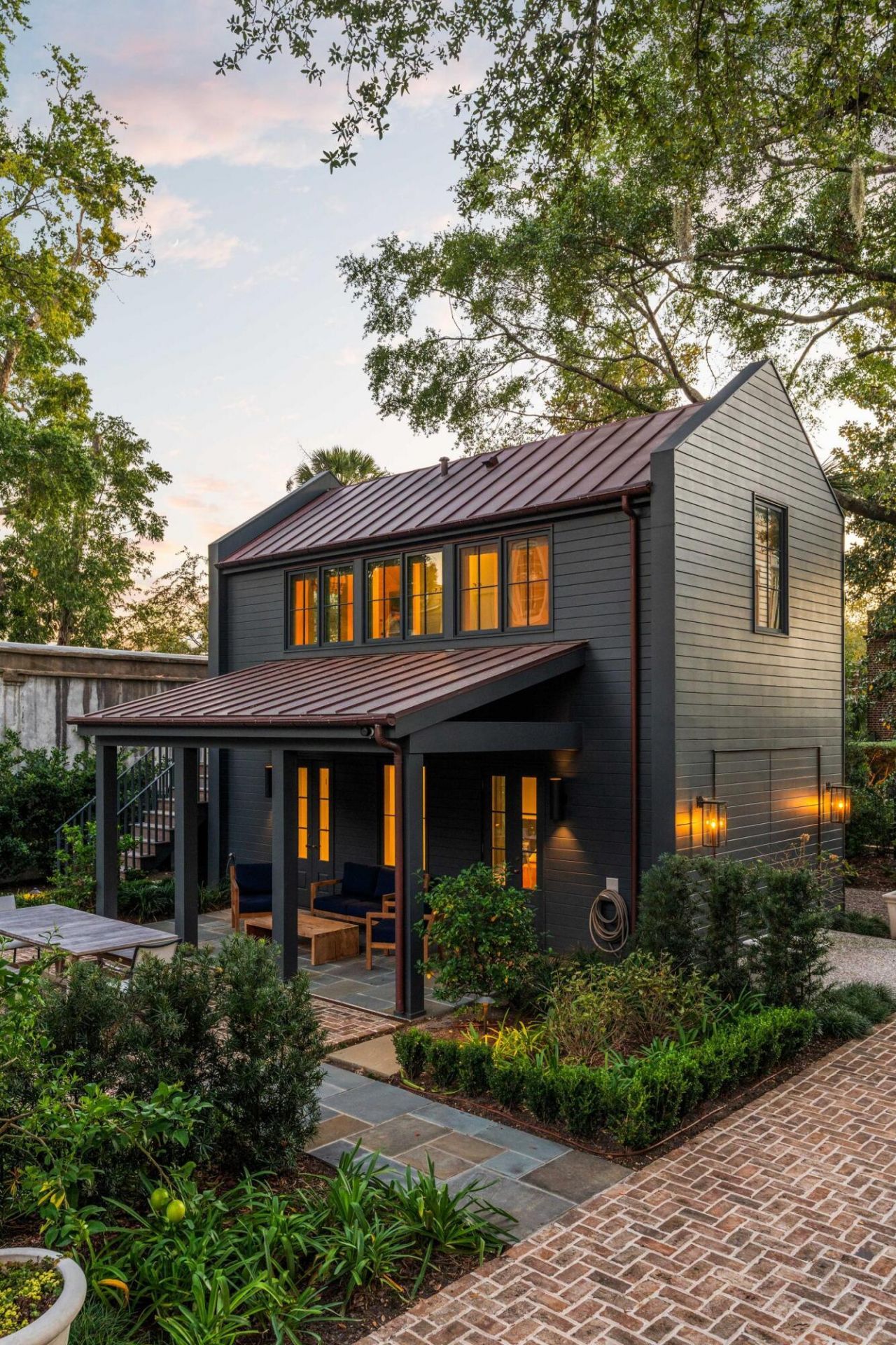 169 Wentworth Street Photo 102