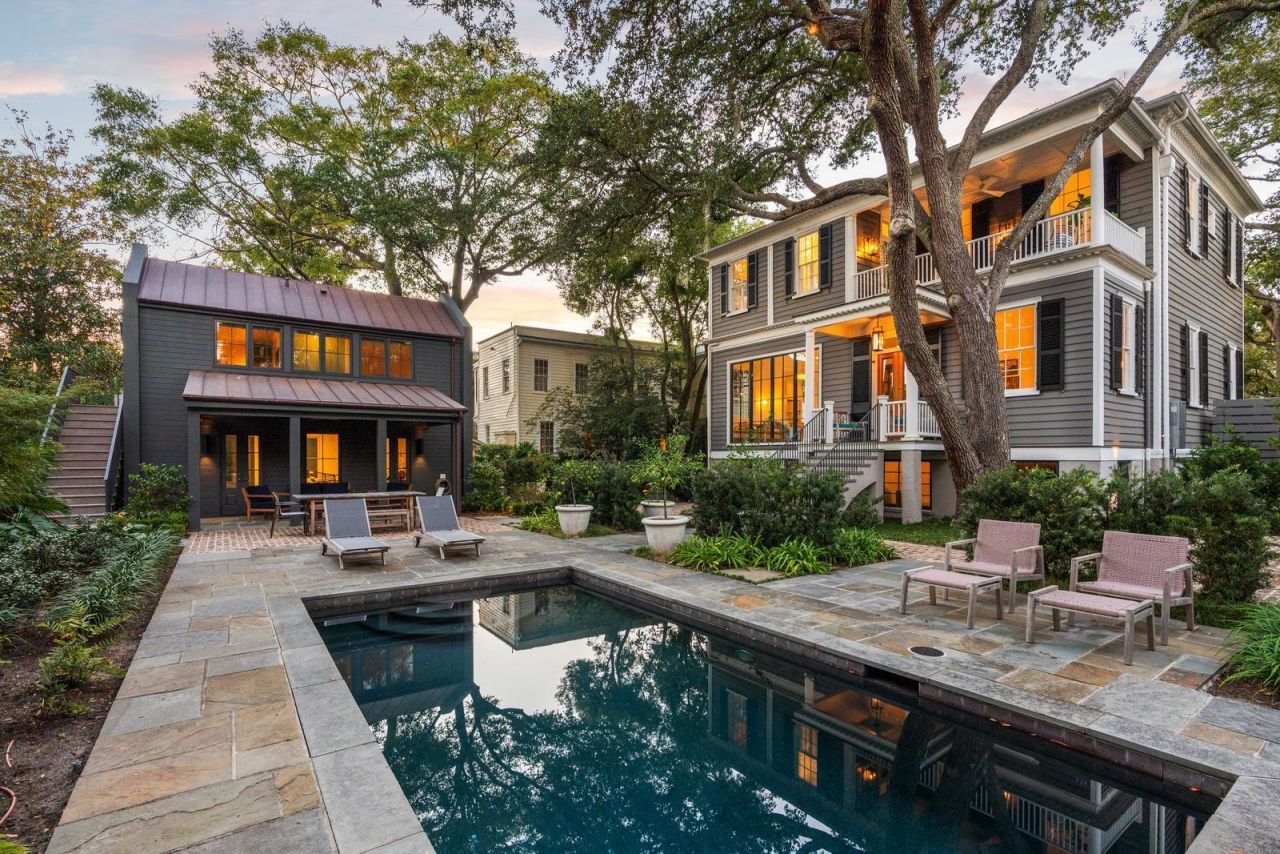 169 Wentworth Street Photo 2