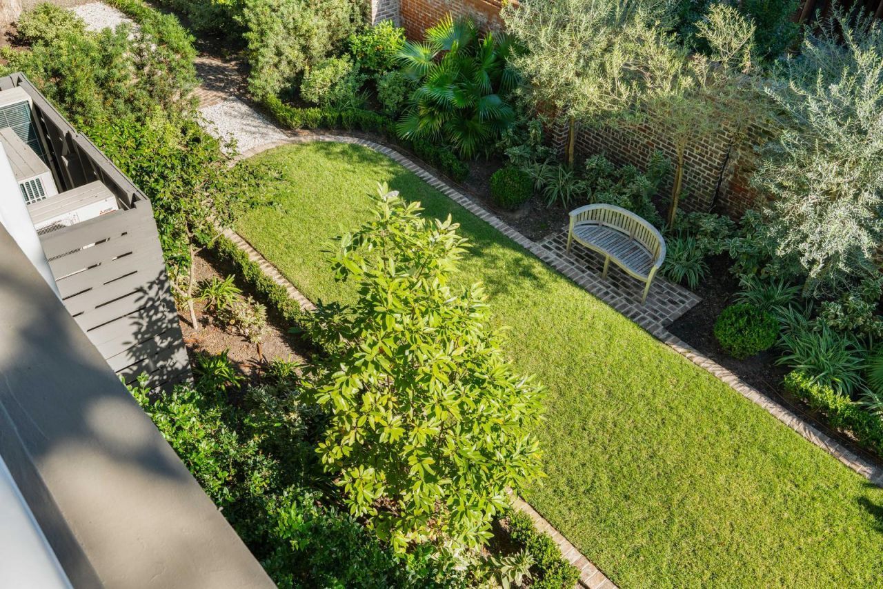 169 Wentworth Street Photo 52