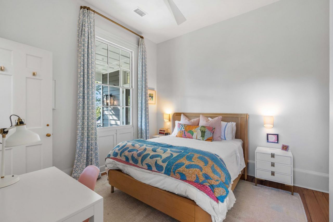 169 Wentworth Street Photo 59