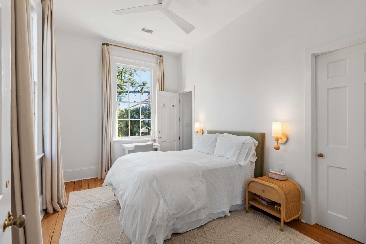 169 Wentworth Street Photo 62