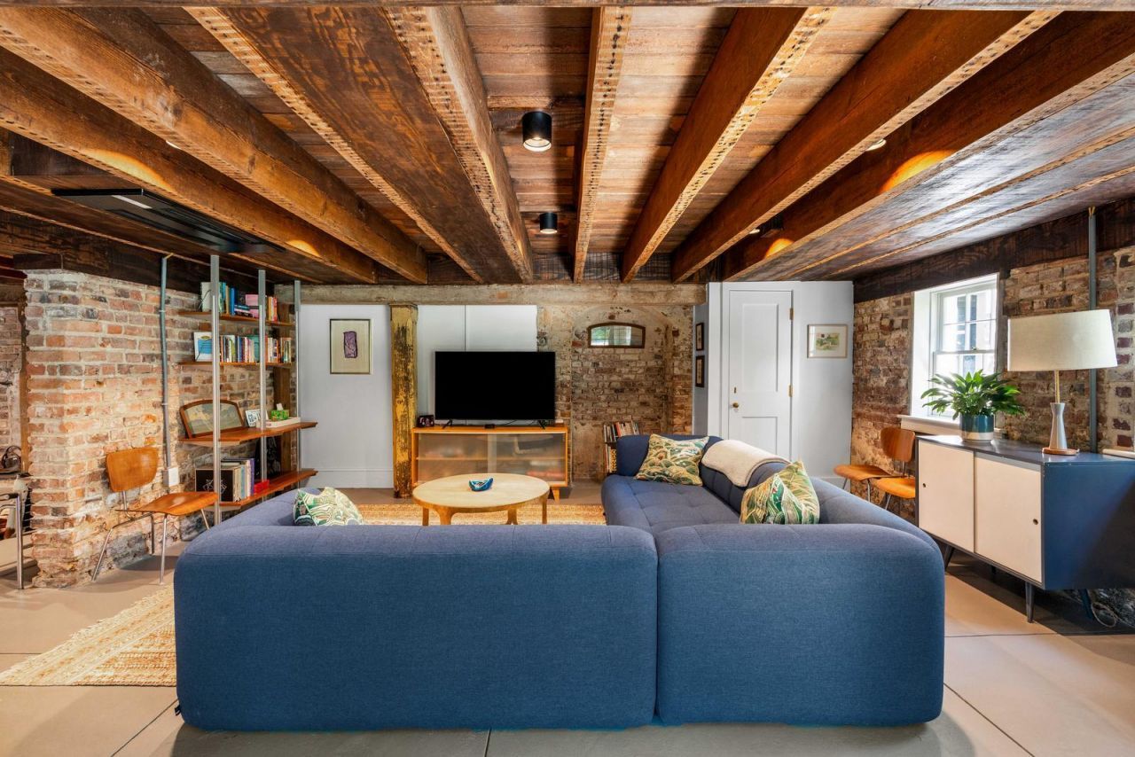 169 Wentworth Street Photo 67