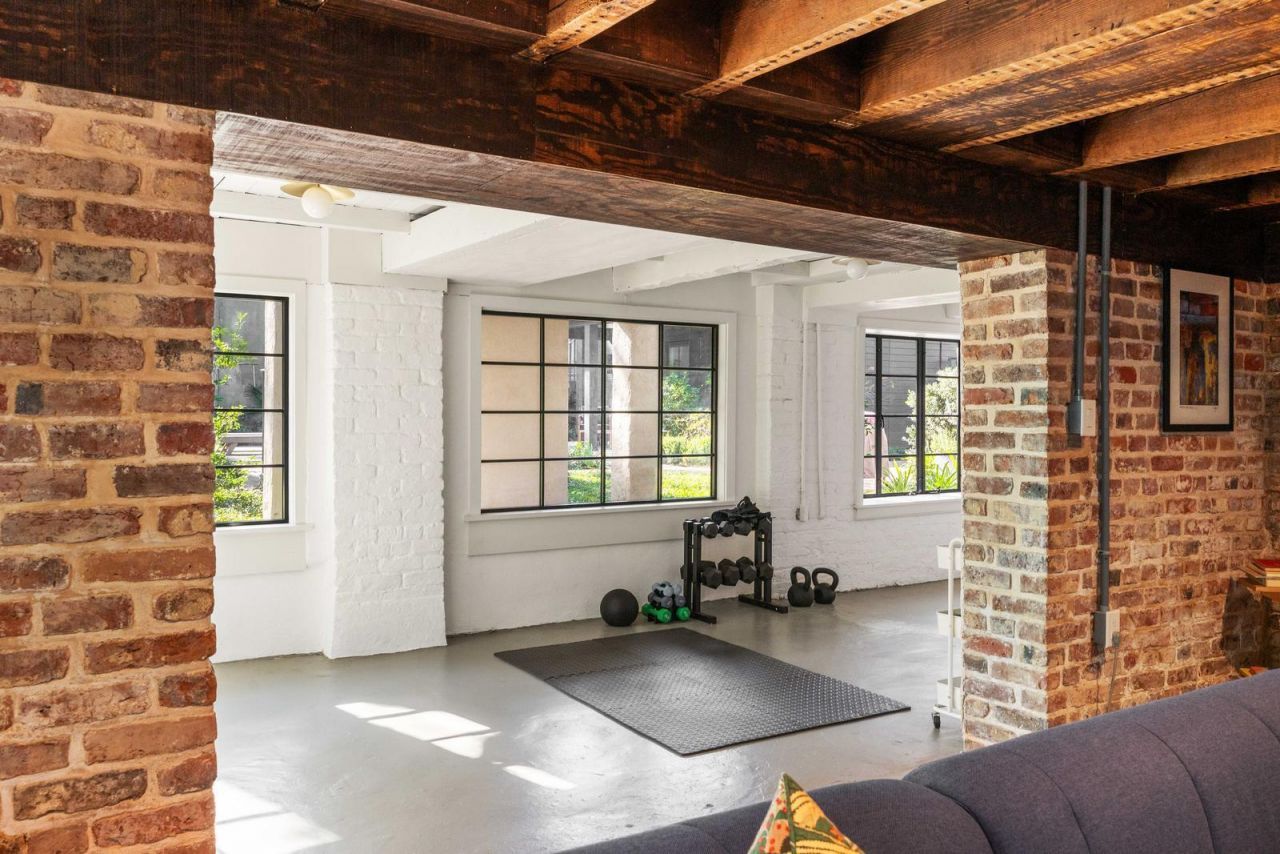 169 Wentworth Street Photo 69