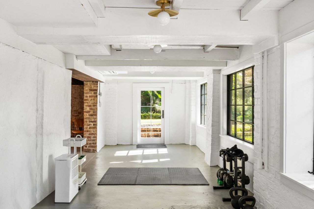 169 Wentworth Street Photo 70