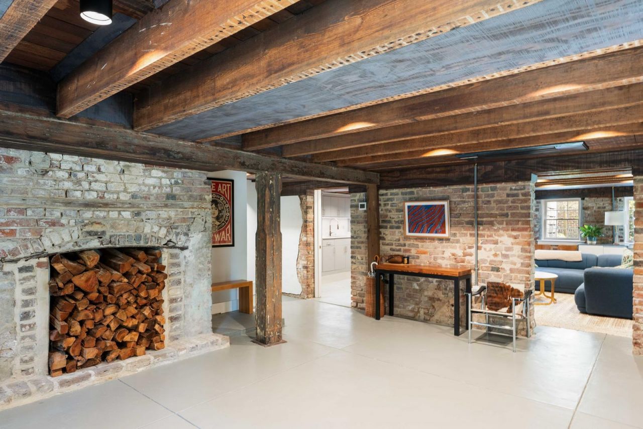 169 Wentworth Street Photo 72