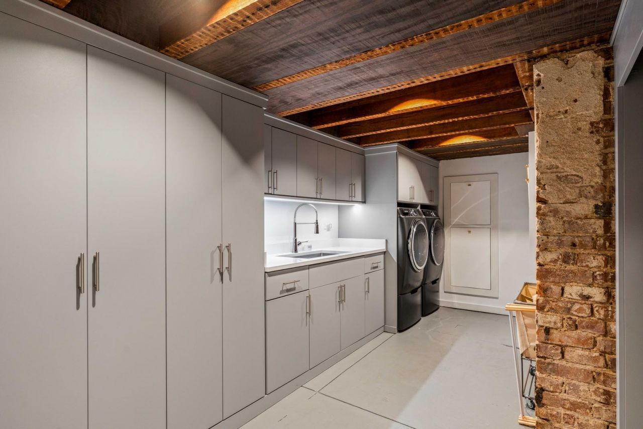 169 Wentworth Street Photo 74